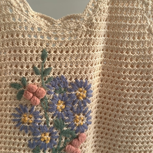 Crochet Floral Embroidered Top - Picture 7 of 7